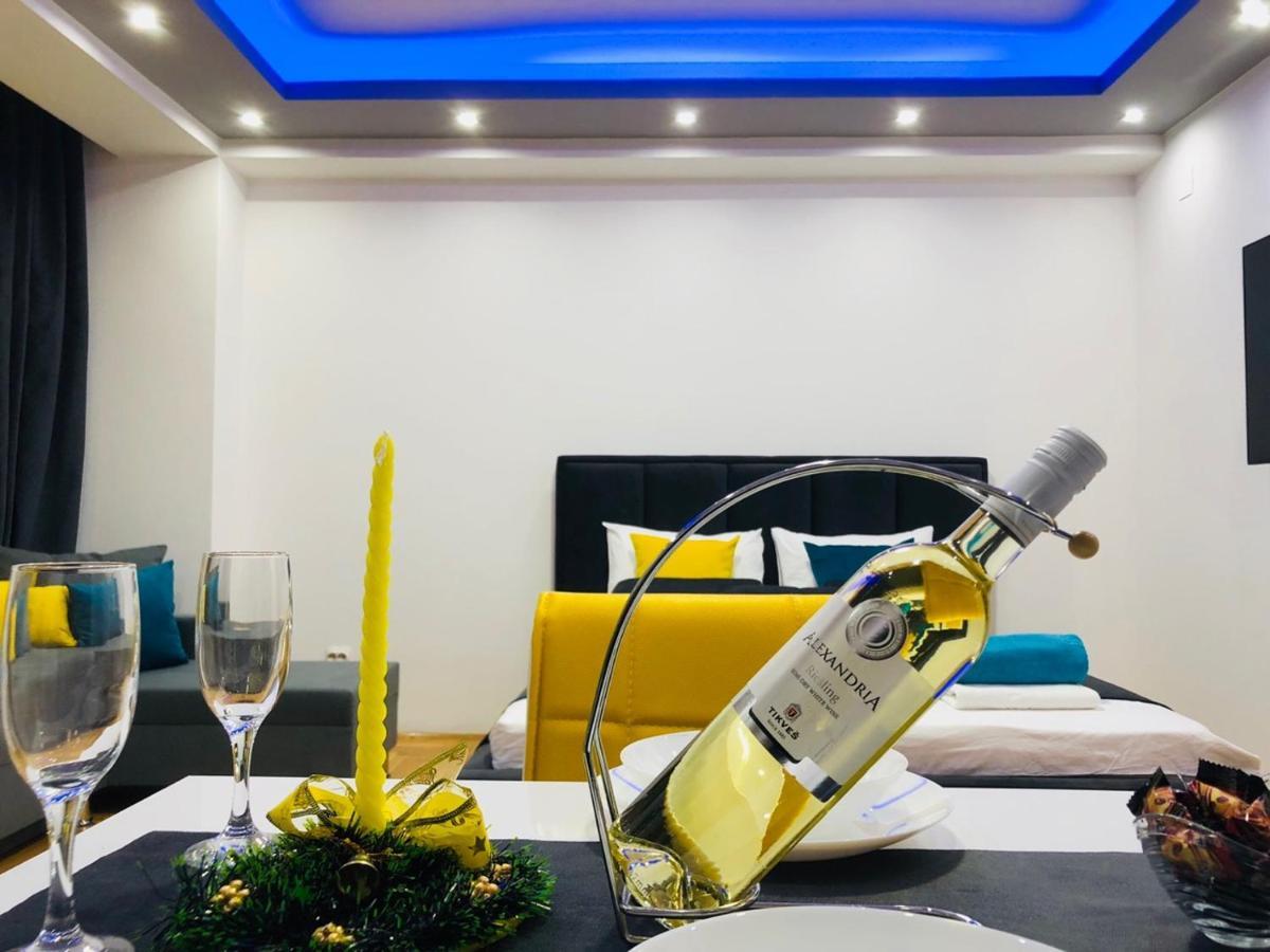 Front Beach Exclusive Apartments Struga Bagian luar foto