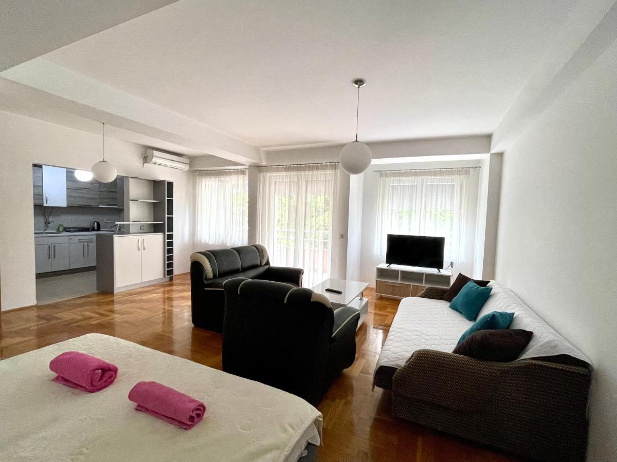 Front Beach Exclusive Apartments Struga Bagian luar foto