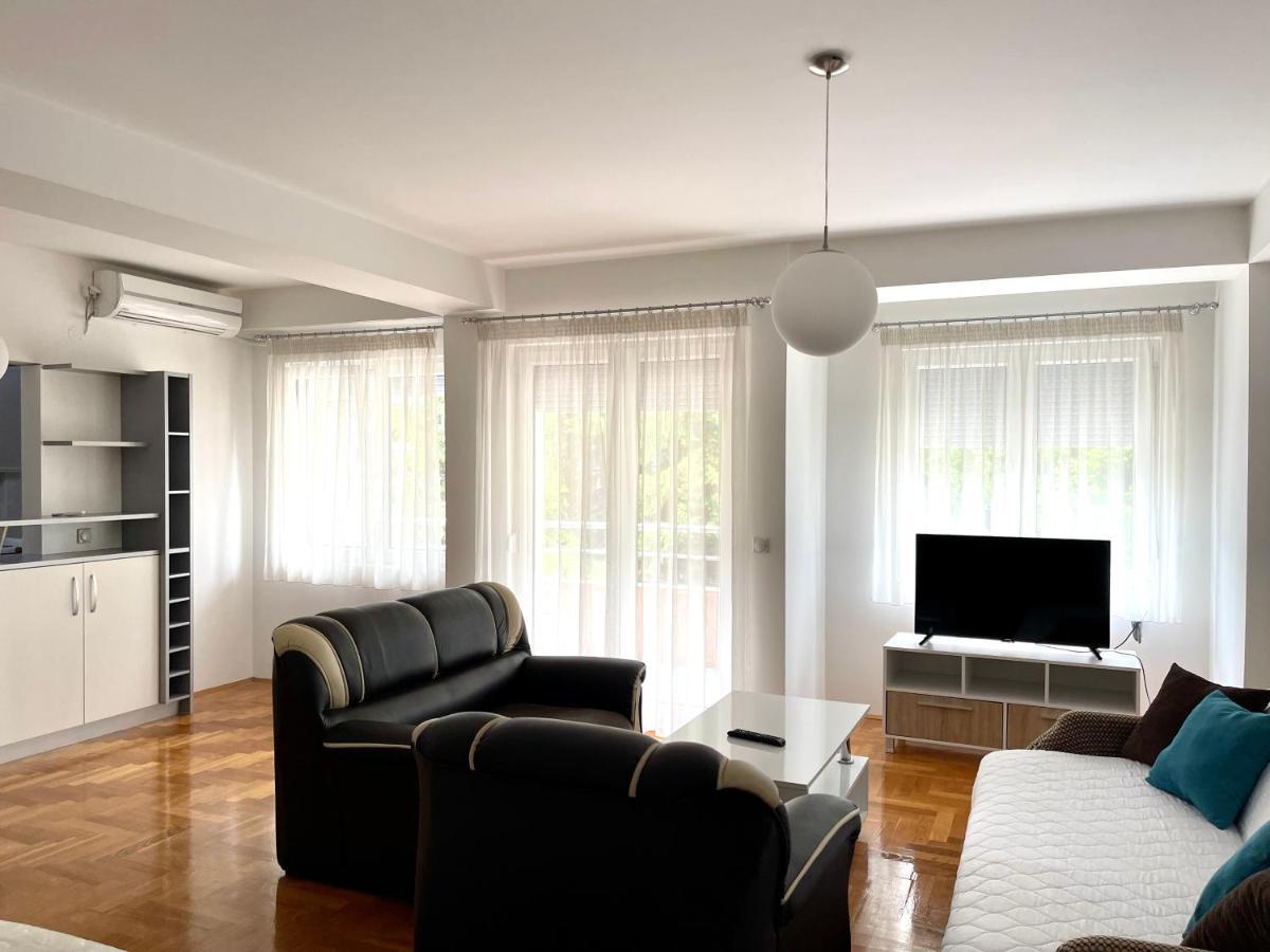 Front Beach Exclusive Apartments Struga Bagian luar foto