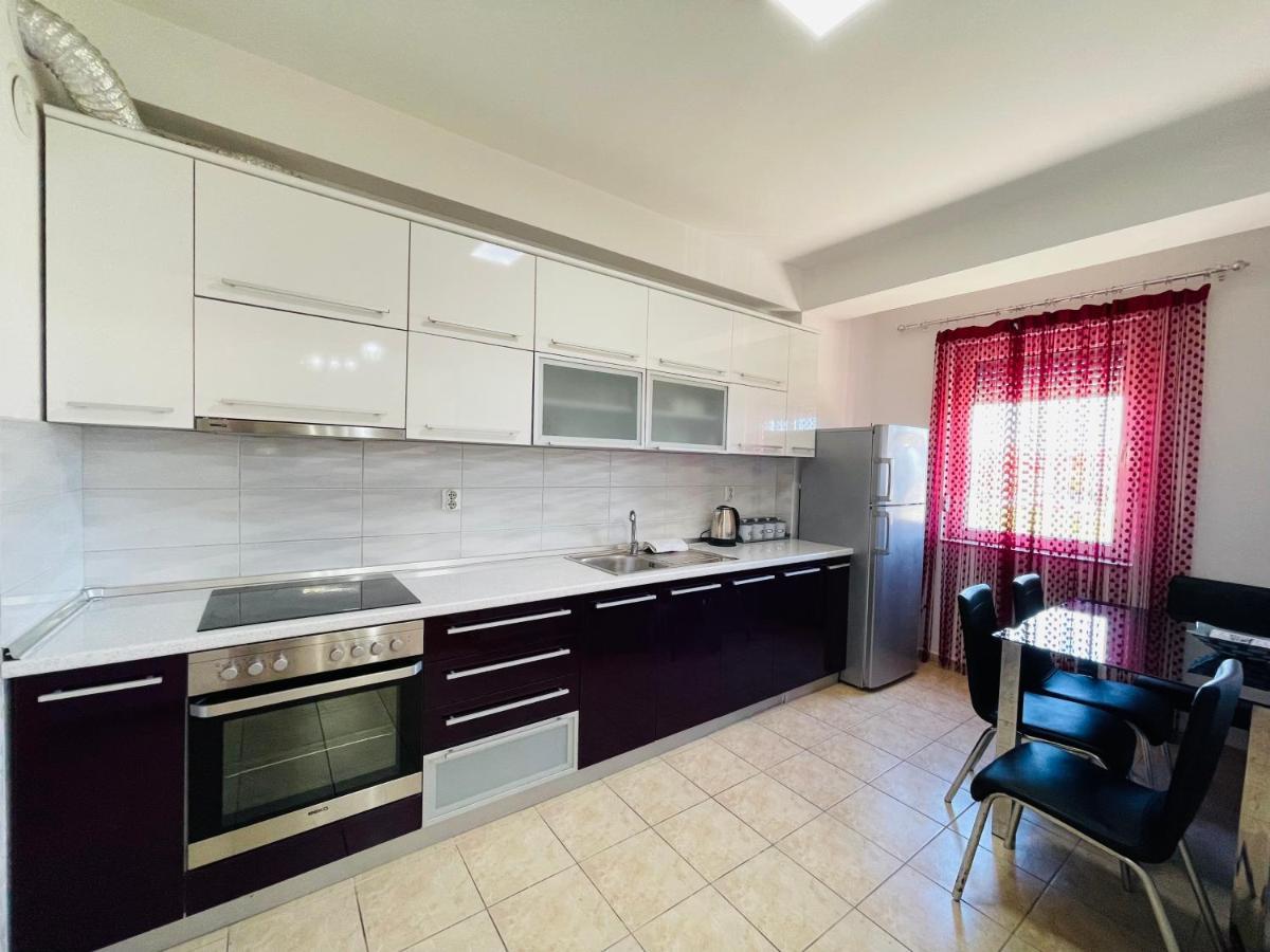Front Beach Exclusive Apartments Struga Bagian luar foto