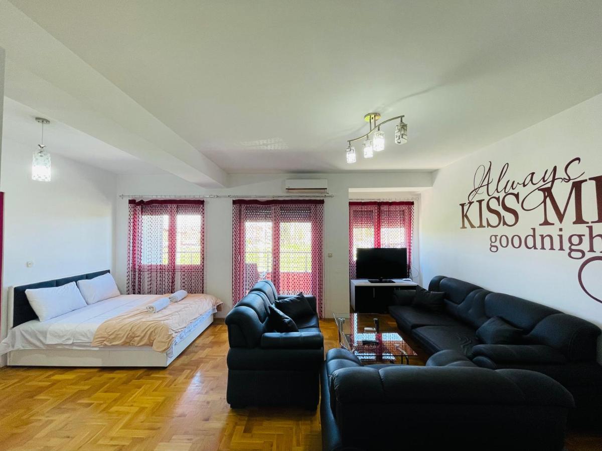 Front Beach Exclusive Apartments Struga Bagian luar foto