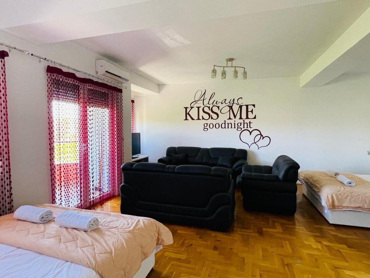 Front Beach Exclusive Apartments Struga Bagian luar foto