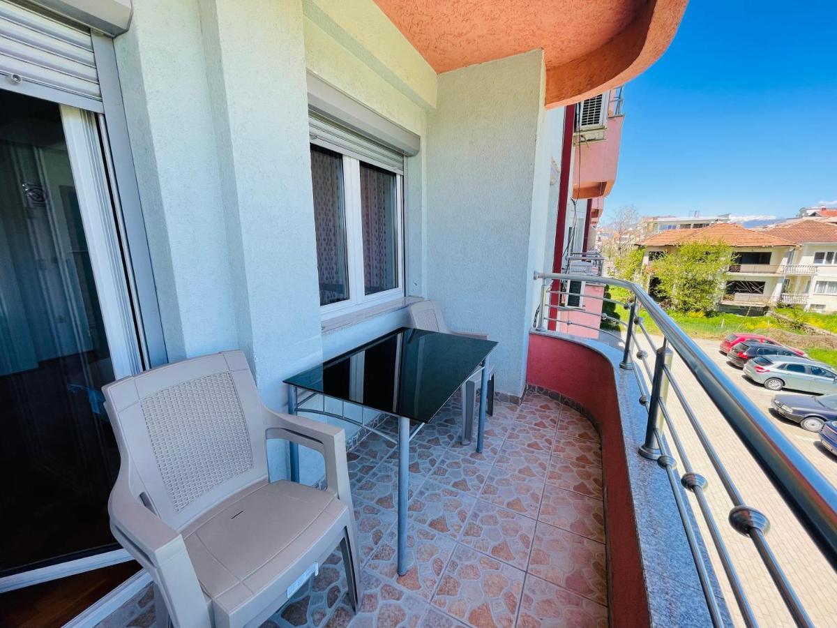 Front Beach Exclusive Apartments Struga Bagian luar foto
