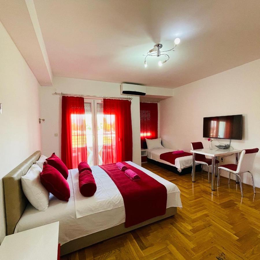 Front Beach Exclusive Apartments Struga Bagian luar foto