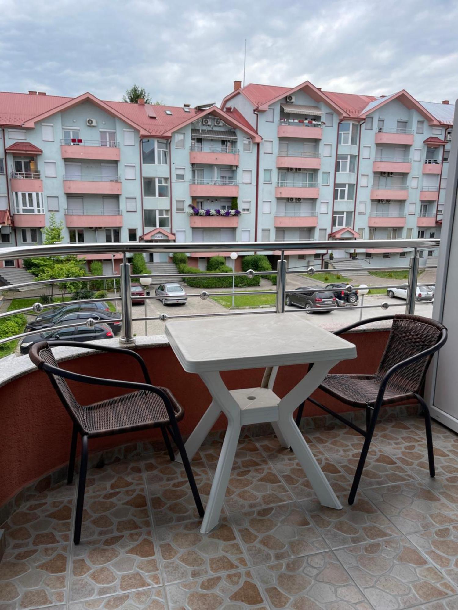 Front Beach Exclusive Apartments Struga Bagian luar foto