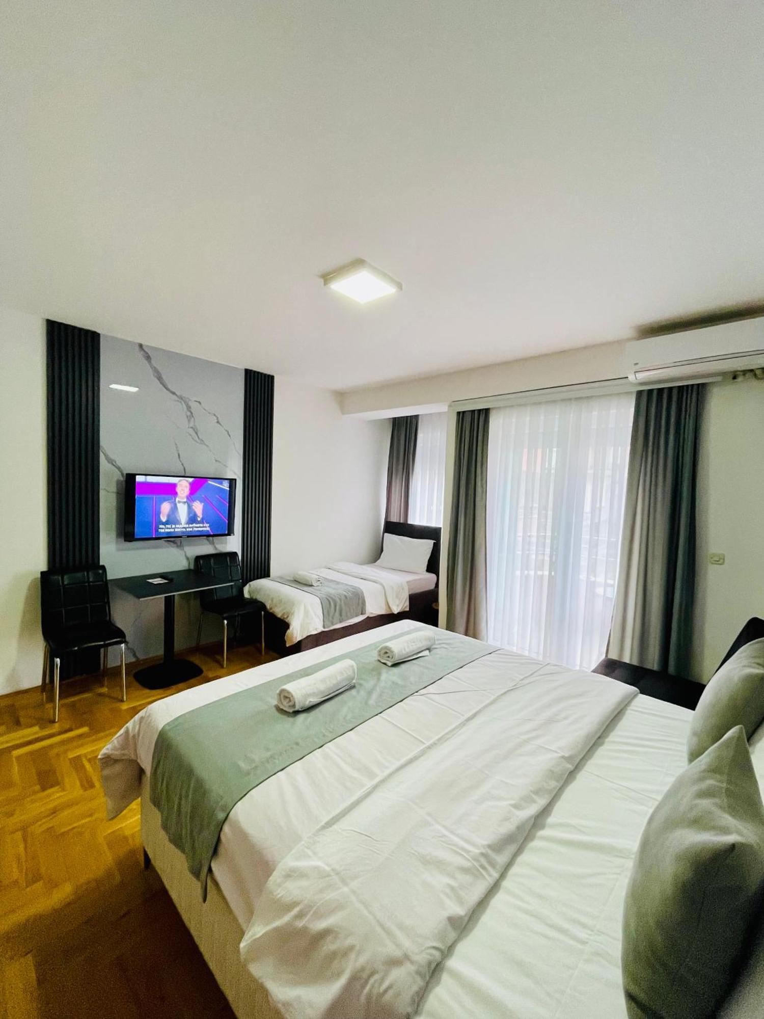 Front Beach Exclusive Apartments Struga Bagian luar foto