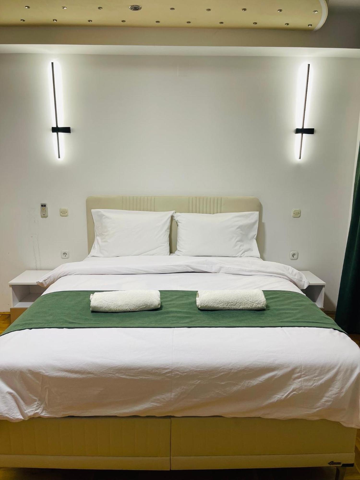 Front Beach Exclusive Apartments Struga Bagian luar foto
