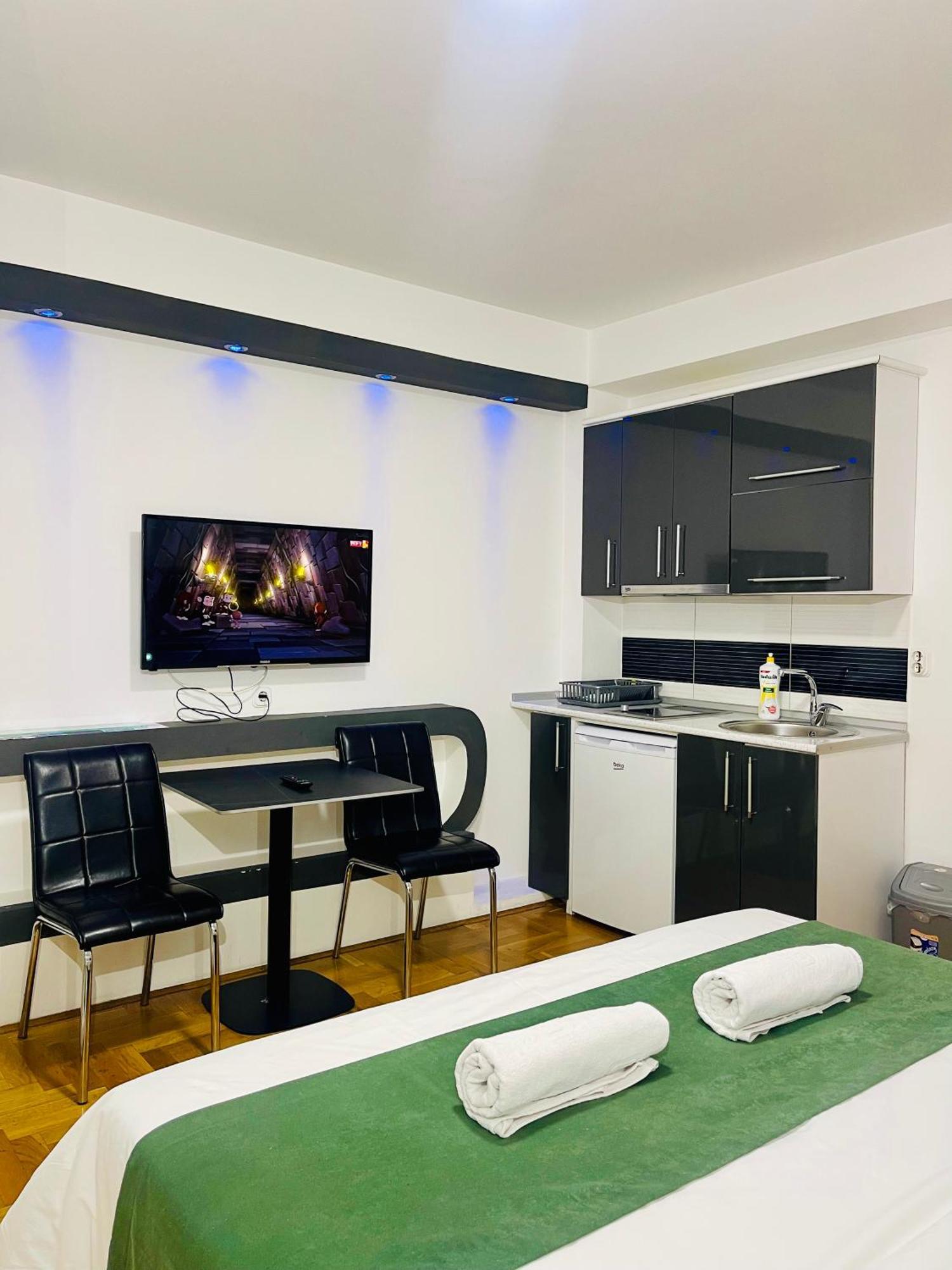 Front Beach Exclusive Apartments Struga Bagian luar foto